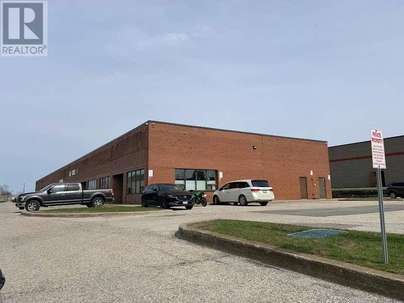 25 Saunders Rd, Unit 3