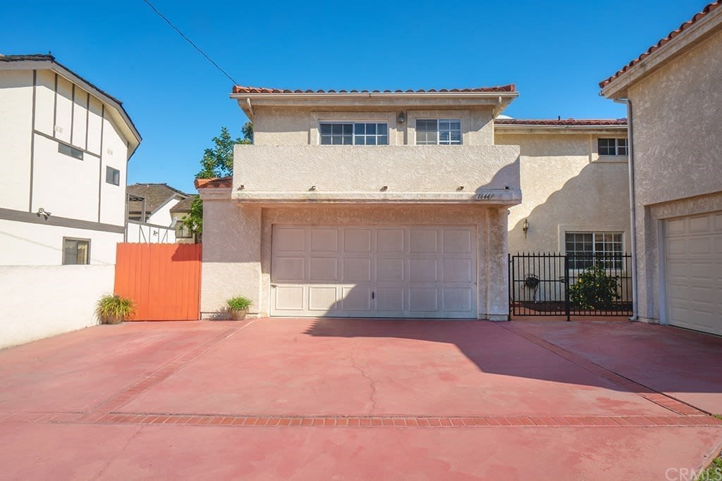 1644 Elm Ave