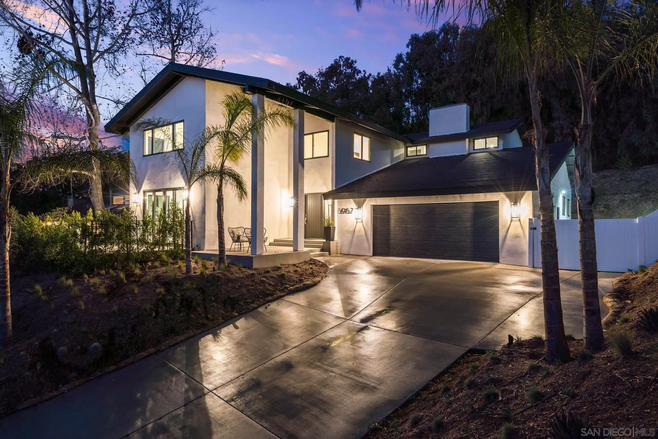 6967 Paseo Laredo