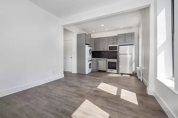 195 Franklin Street Unit: 2F
