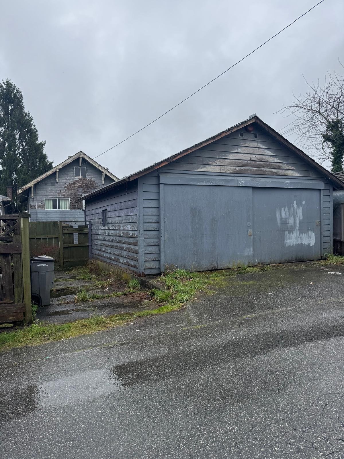 2117 E 54th Ave
