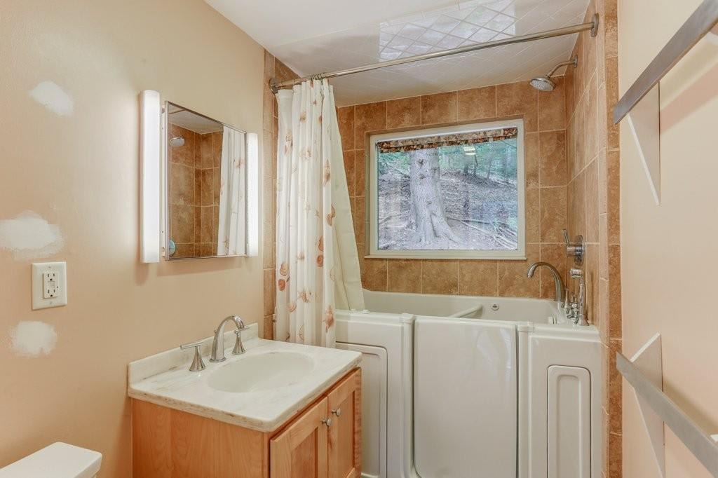 215 The Valley Road