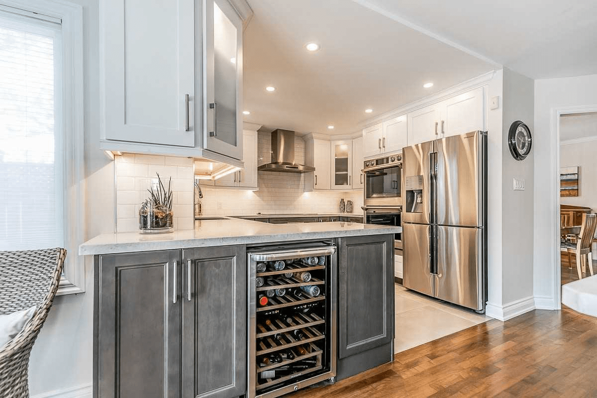 318 W Kennedy St NE