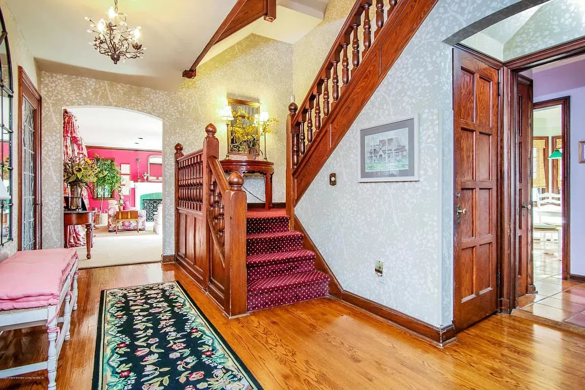 16 Lynnhaven Pl