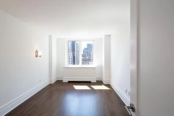 212 East 47th Street Unit: 31H