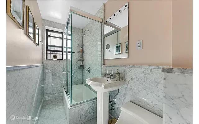 402 East 74th Street Unit: 1B