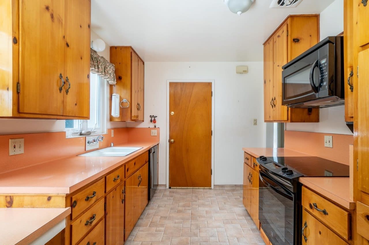 11 Ralston Dr