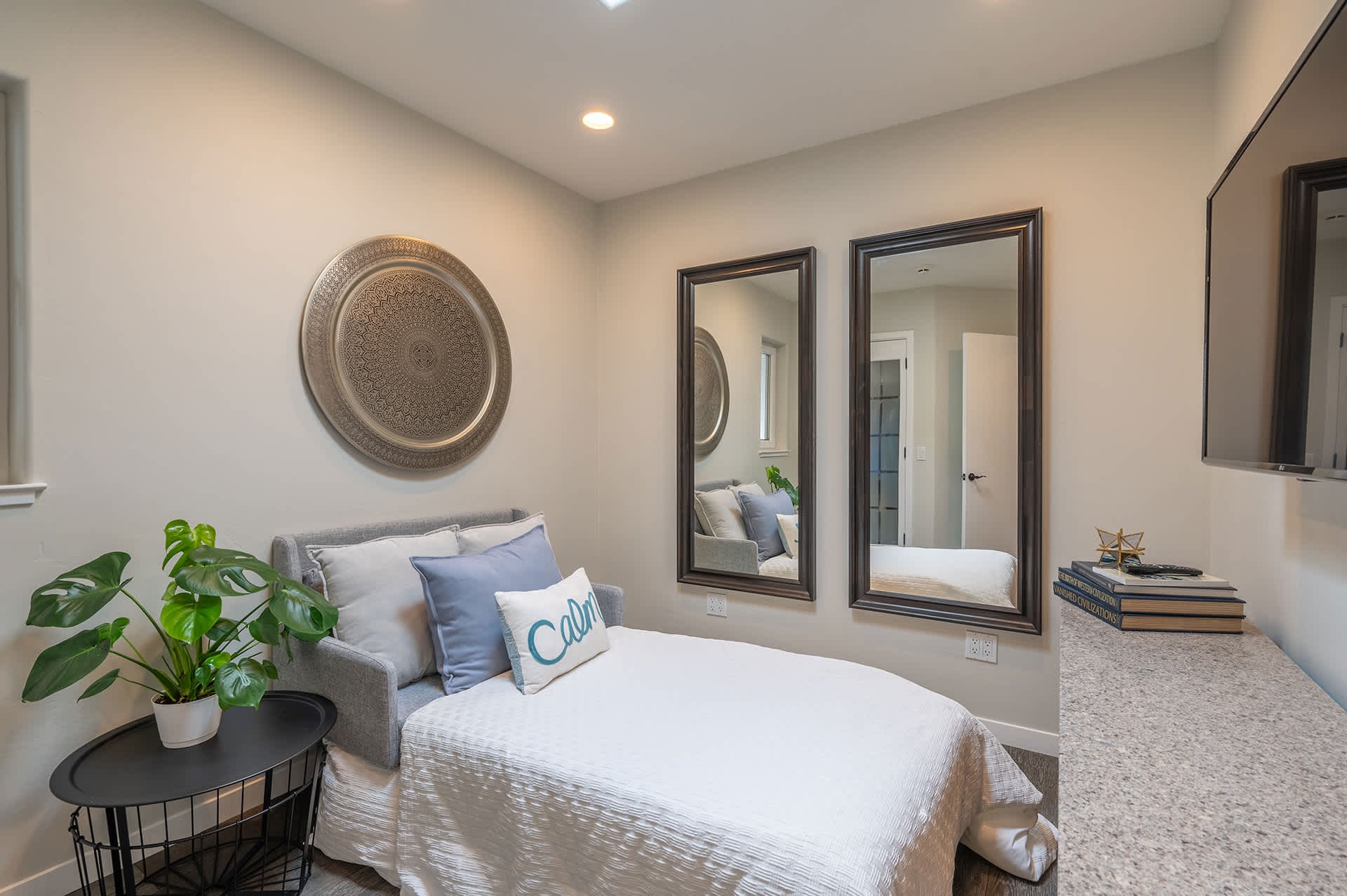 Sweeping Ocean Views - 24916 Lincoln Street
