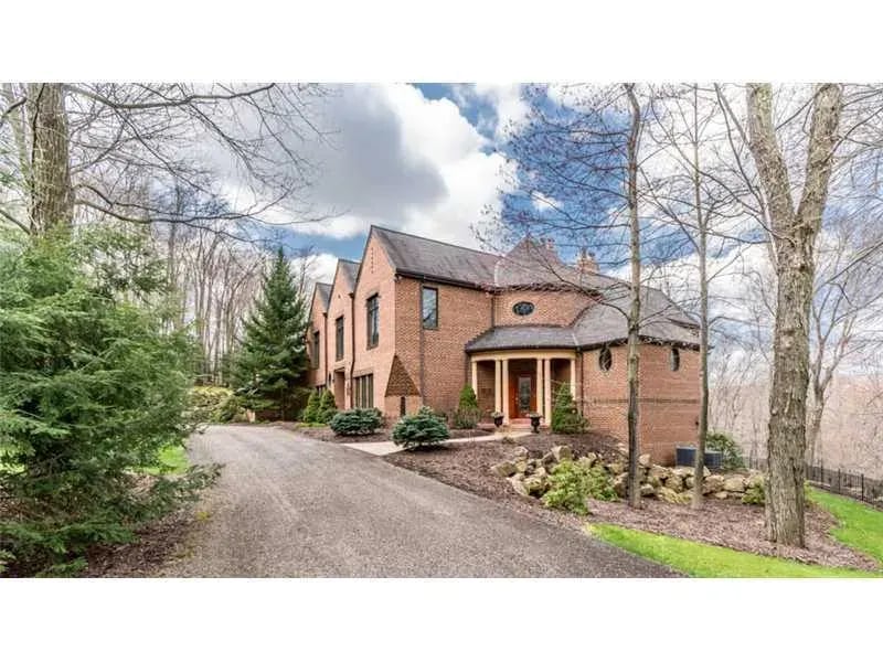 104 Thornbrook Dr