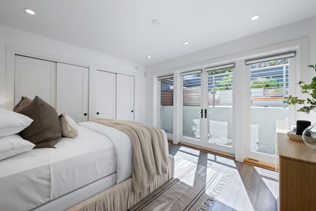 228 Ellsworth