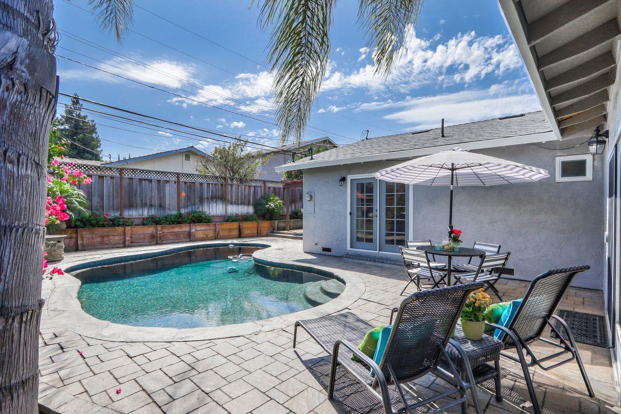1555 Hervey Ln
