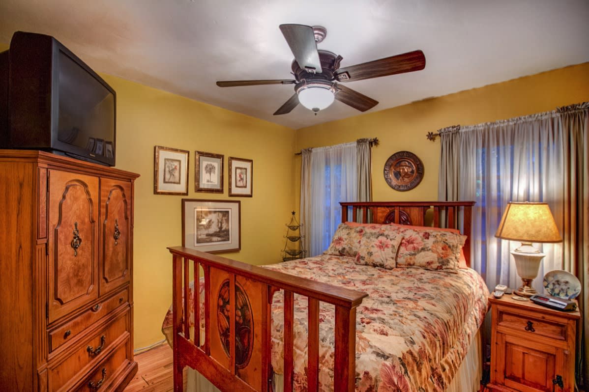 4053 Laurelgrove Ave, Studio City, CA