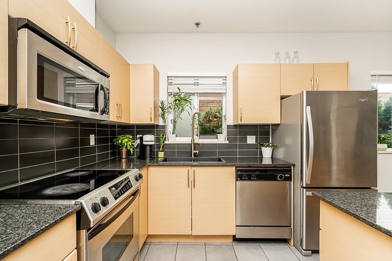 401-1661 Fraser Ave