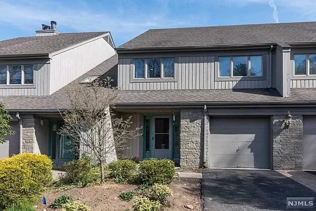 575 Laramie Ln