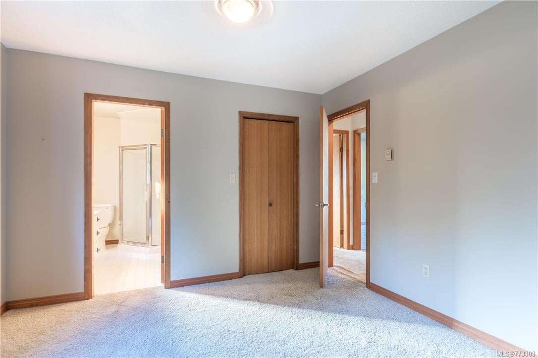 8733 Forest Park Dr, North Saanich