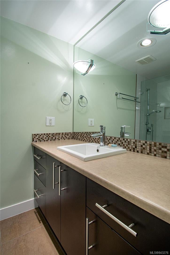 405-2125 Oak Bay Ave