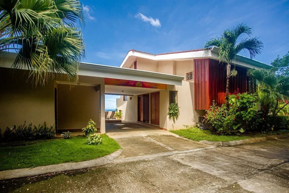 4 Bedroom Villa in beachfront community