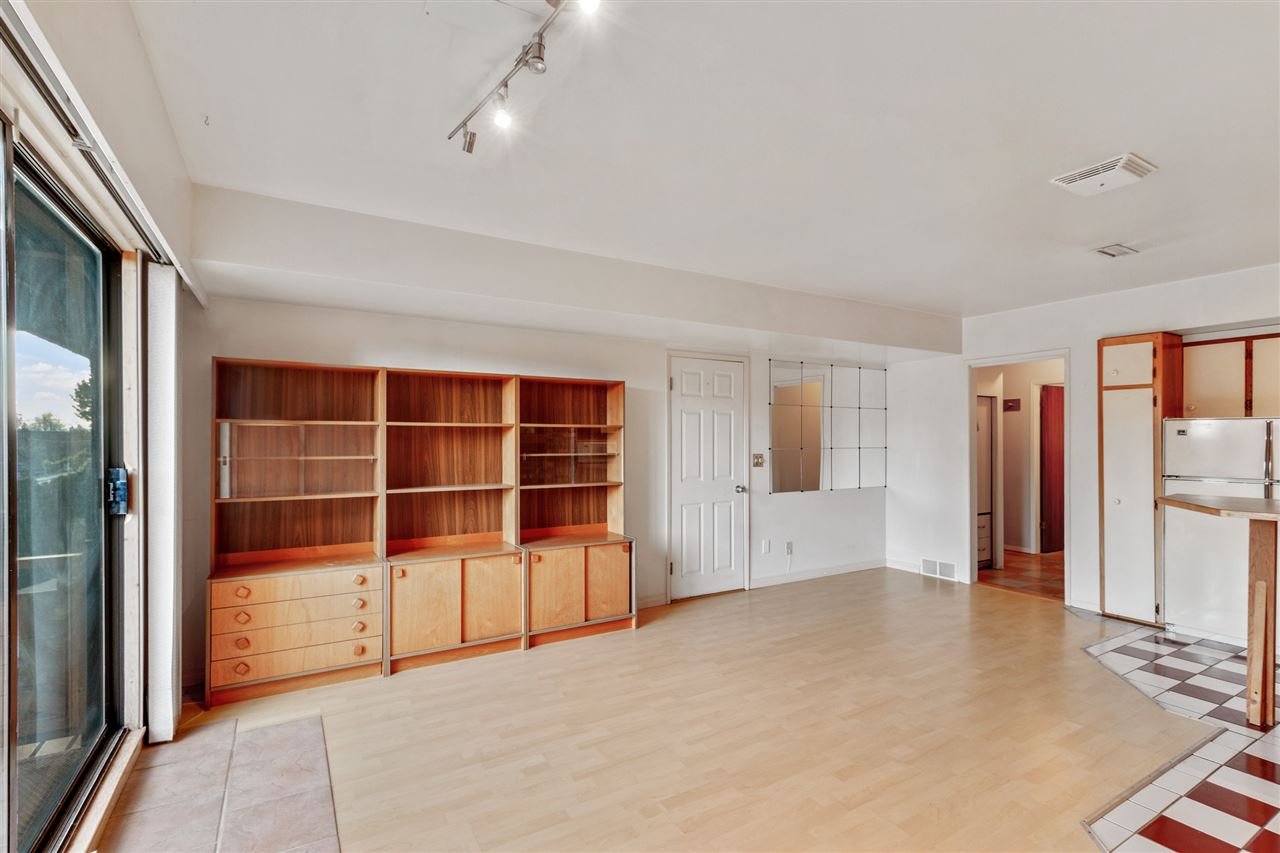 1036 W 17th St