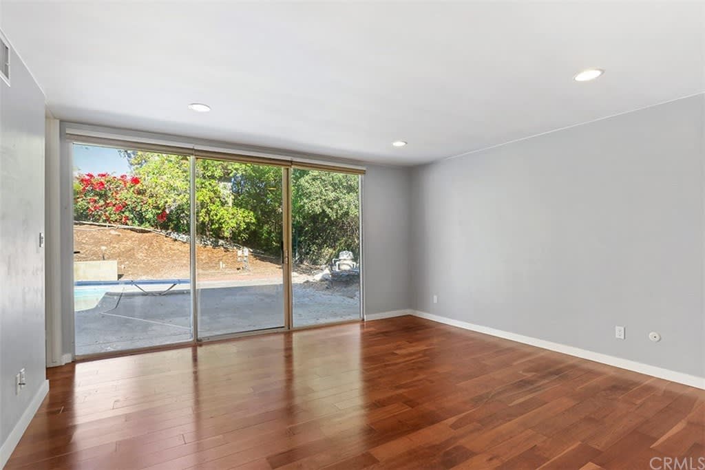 1099 Pine Oak Lane