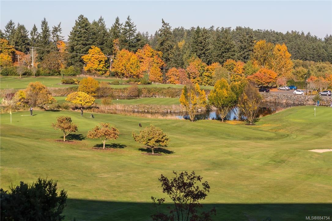 303-5332 Sayward Hill Cres