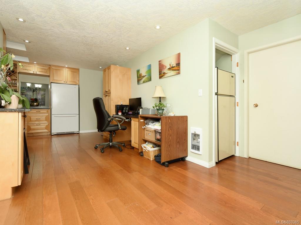 4075 Grange Rd, Saanich