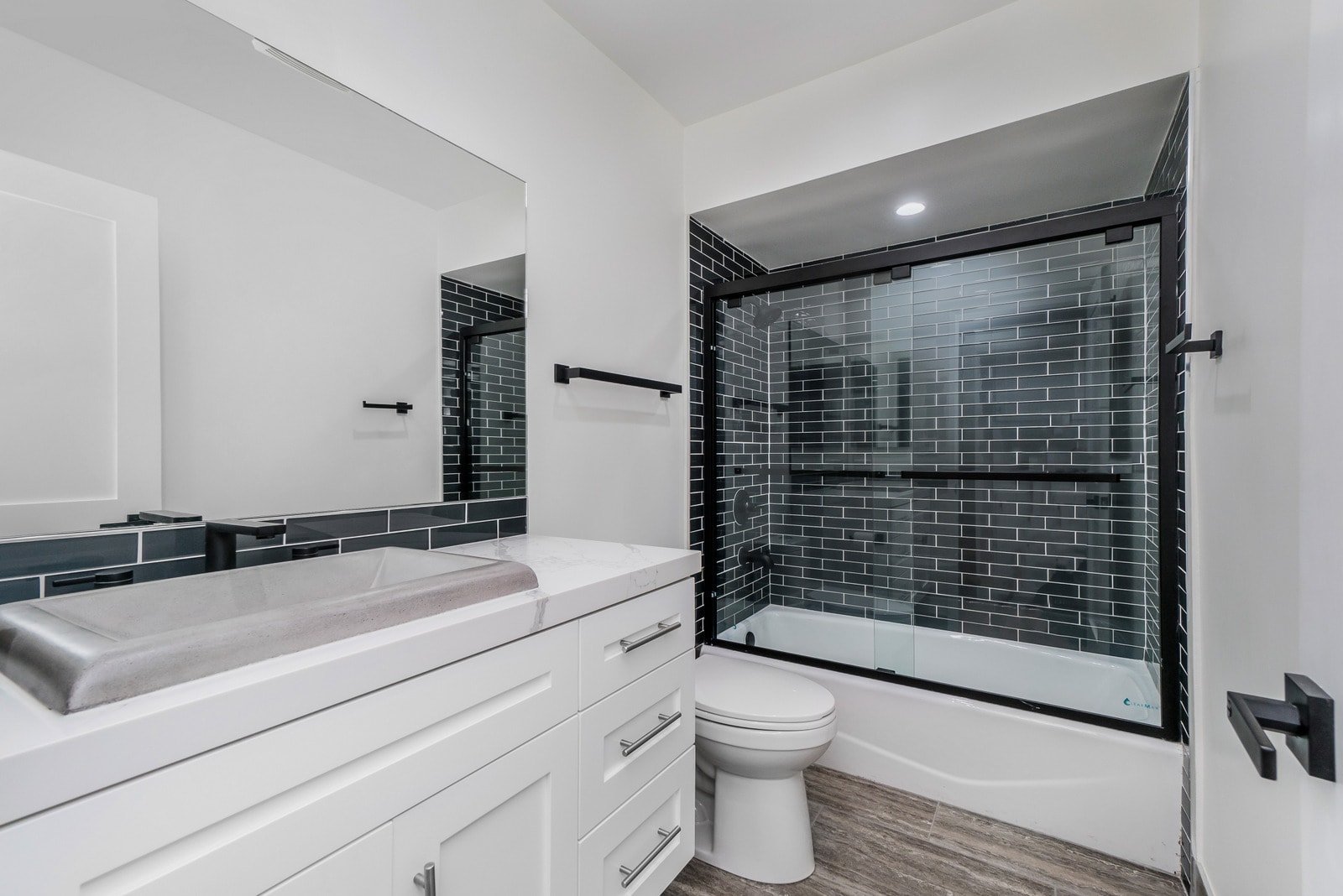 1532 9th Street Unit: 7