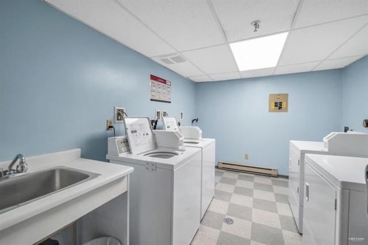 303-1106 Pacific St