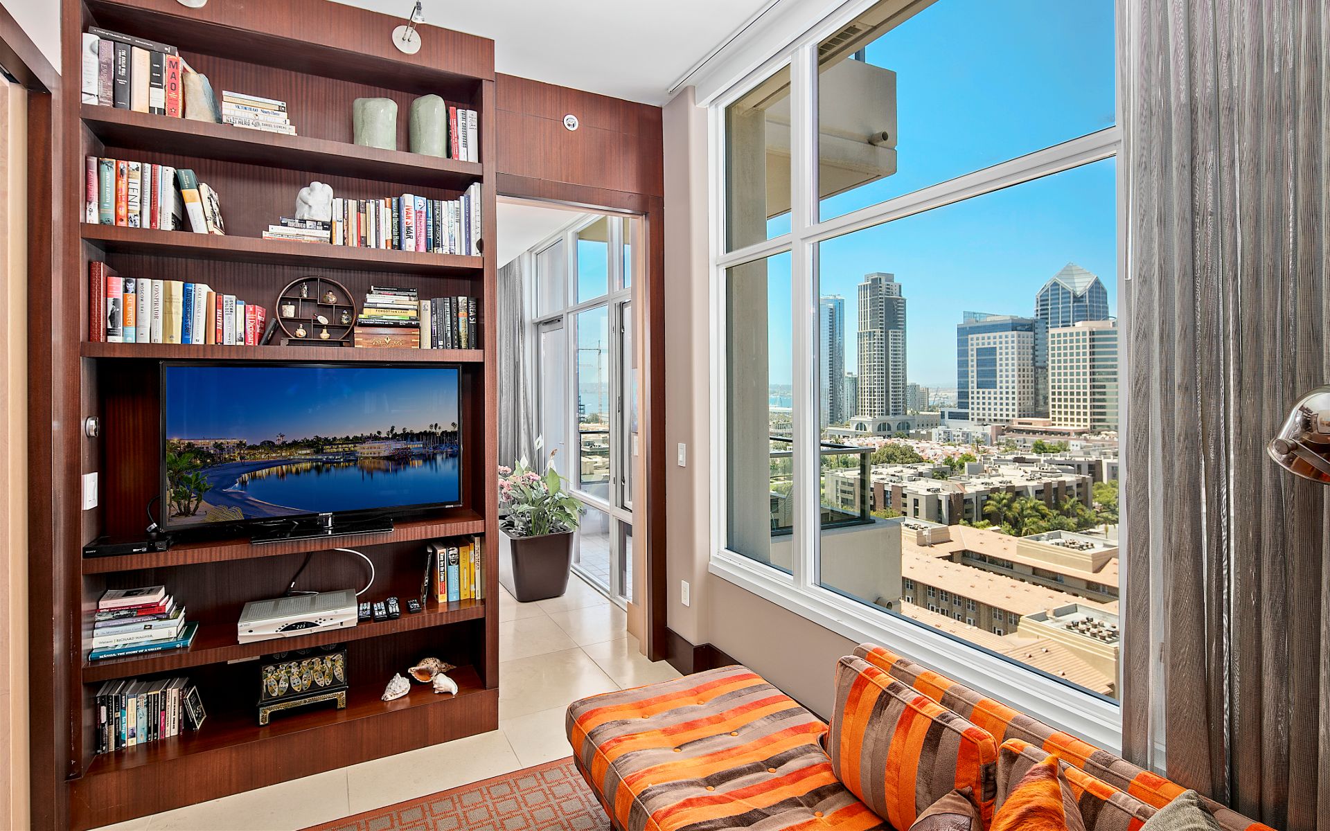 550 Front, #1405