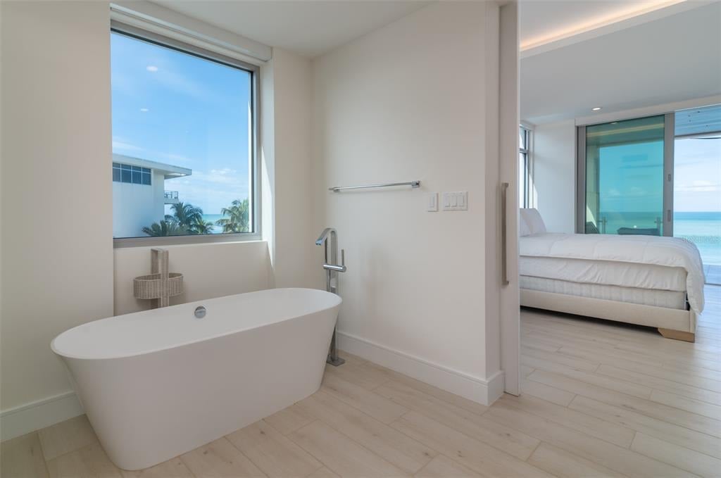 4750 Ocean Blvd, #202