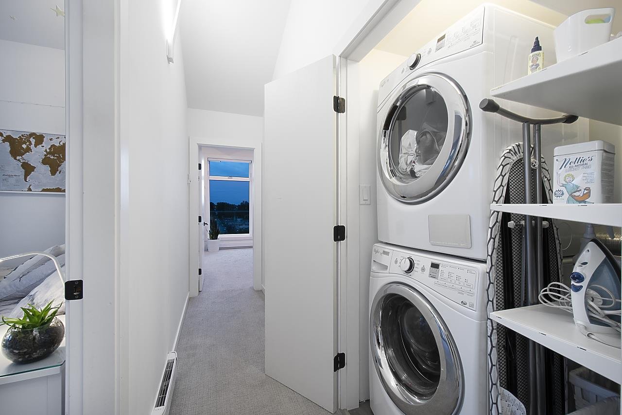 1140 W 17 St