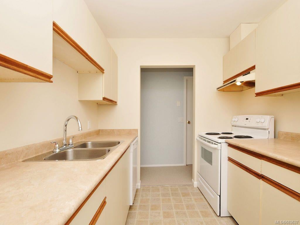 206-770 Cormorant St