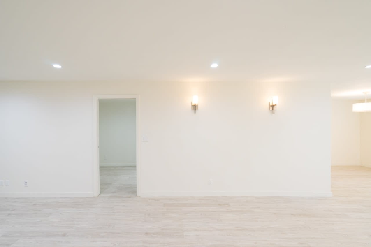 Bright and Open Maple Apartment
