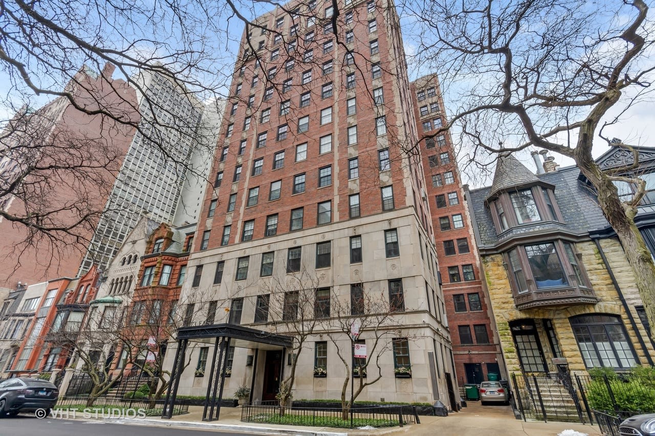 73 E ELM  Street, Unit 11B