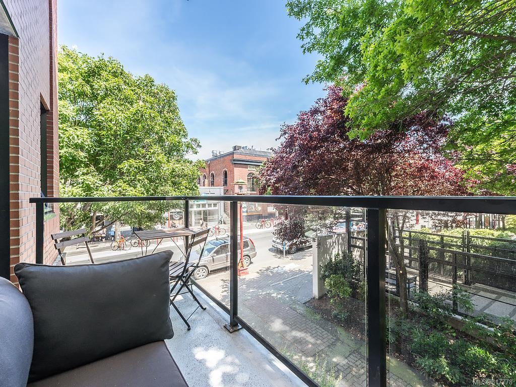 203-595 Pandora Ave