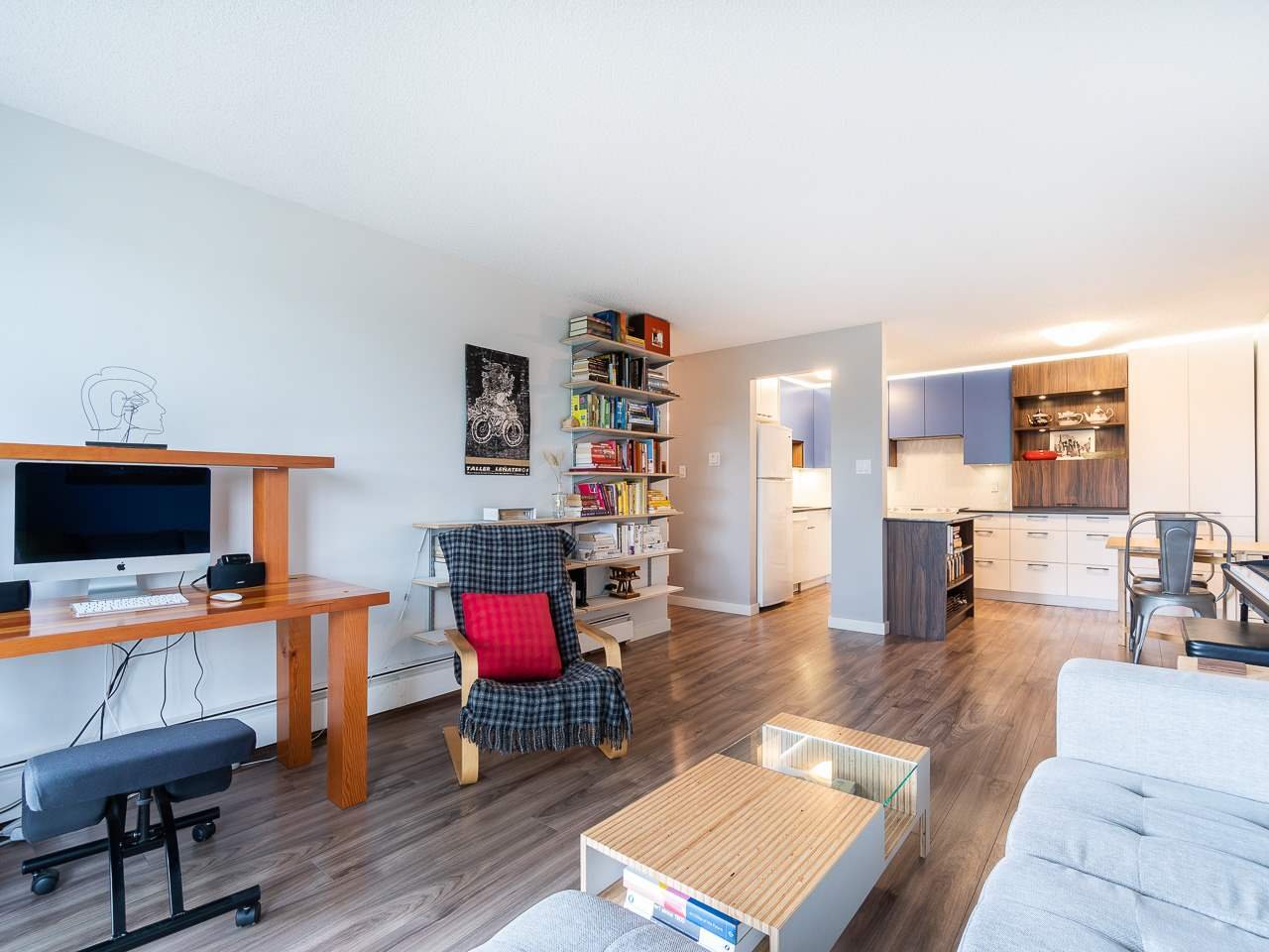 206-665 E 6th Ave