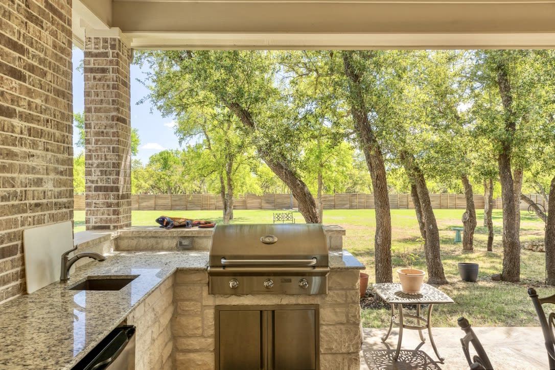 Step outside to discover an outdoor kitchen, ideal for dining and entertaining