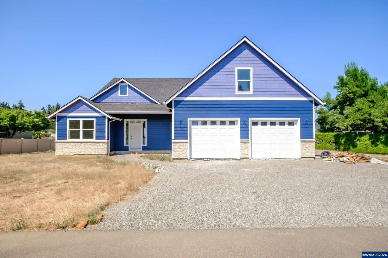 109 NW Faelan Ln