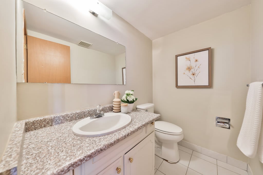899 Hollowtree Cres