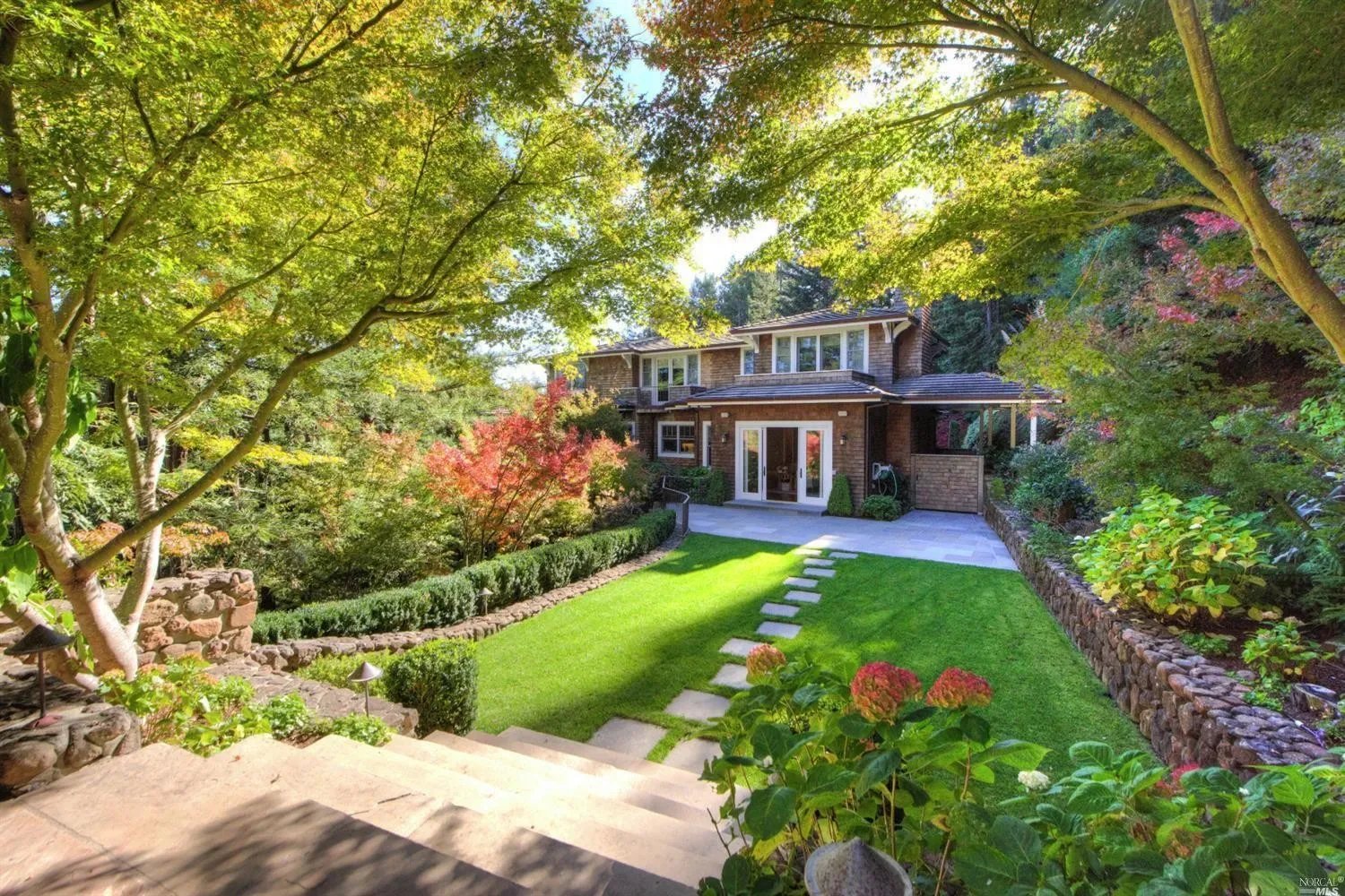 8 Woodland Pl