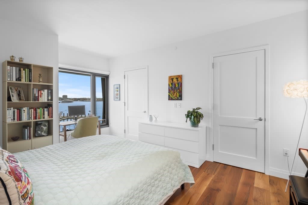 300 Pier 4 Blvd., Unit 5R