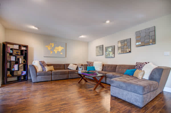 15207 Magnolia Blvd Sherman Oaks, CA