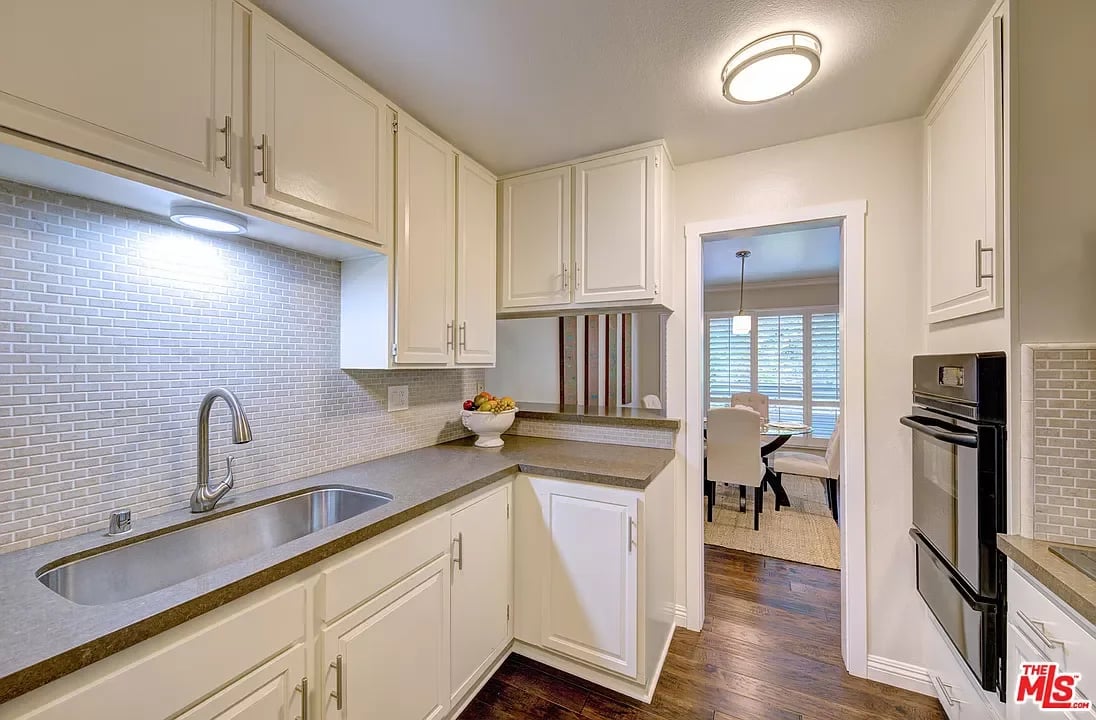 1888 Greenfield Ave #202