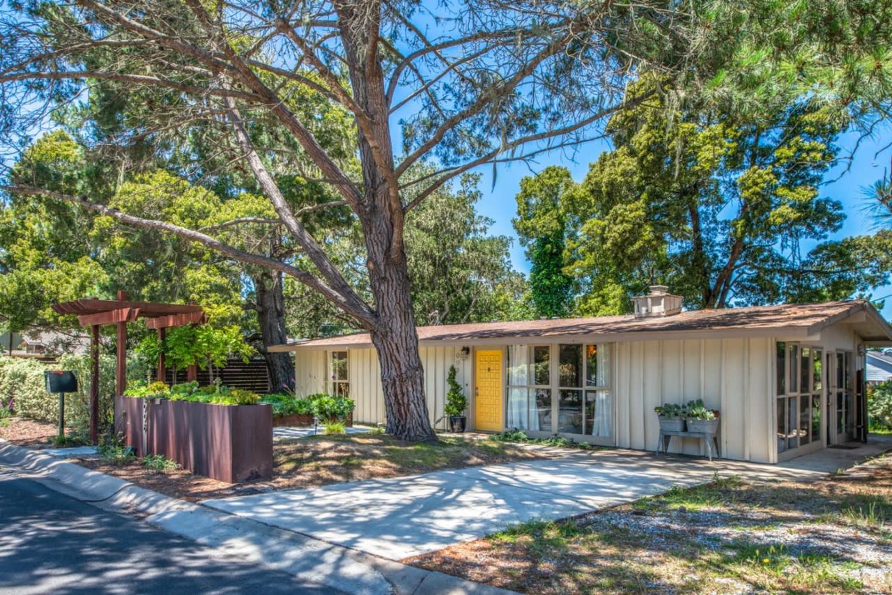 998 Benito Ct