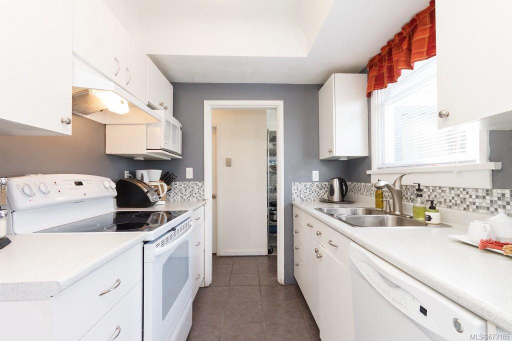 1421 Simon Rd, Saanich