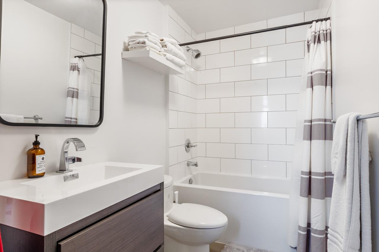 302-2458 York Ave