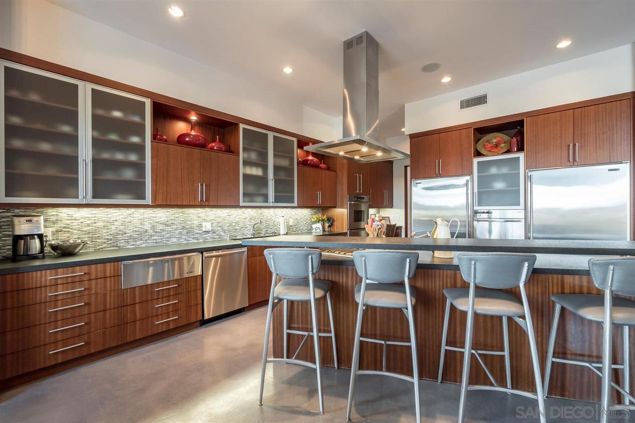 5515 Meadows Del Mar