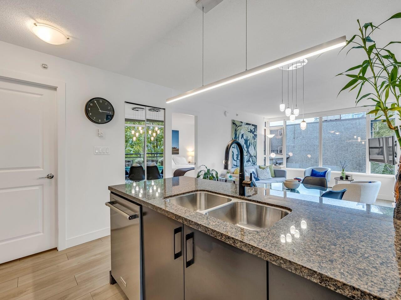 301-1650 W 7th Ave