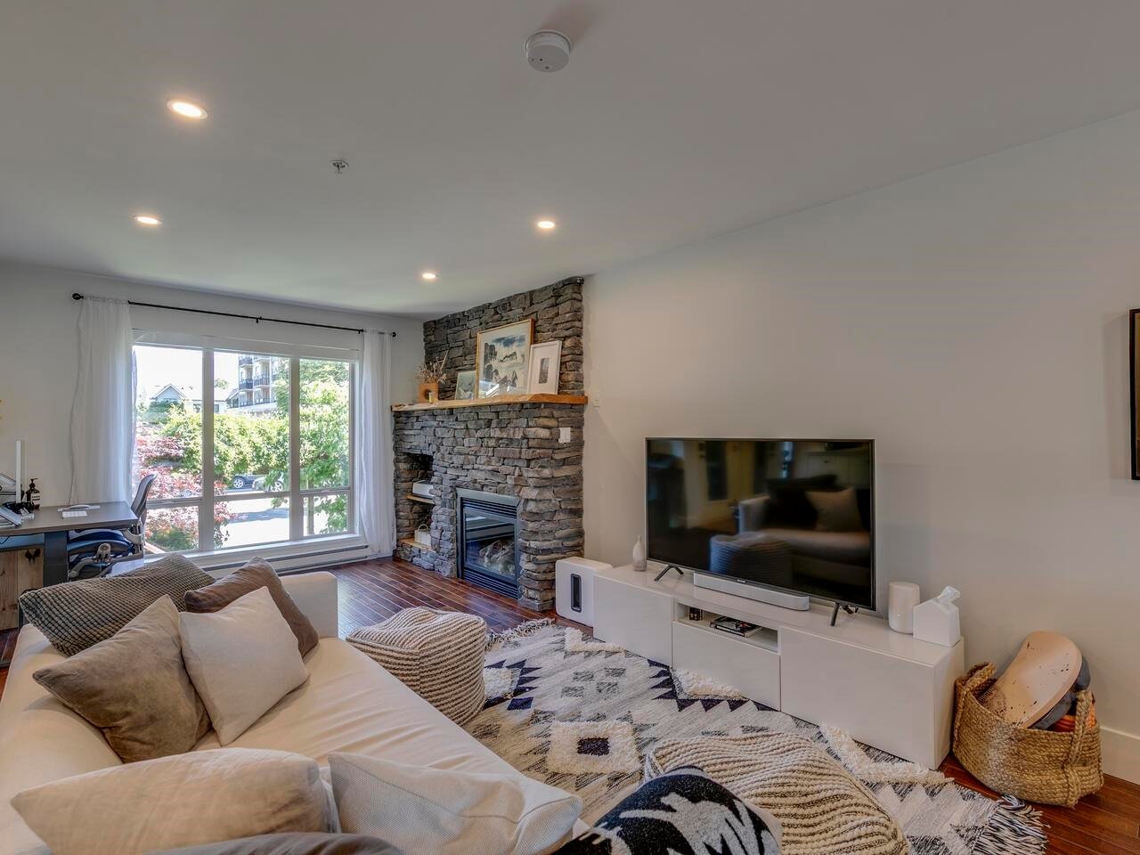 1196 Village Green Wy