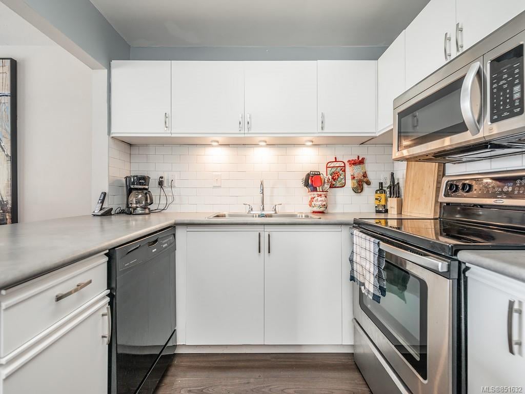 23-7751 E Saanich Rd