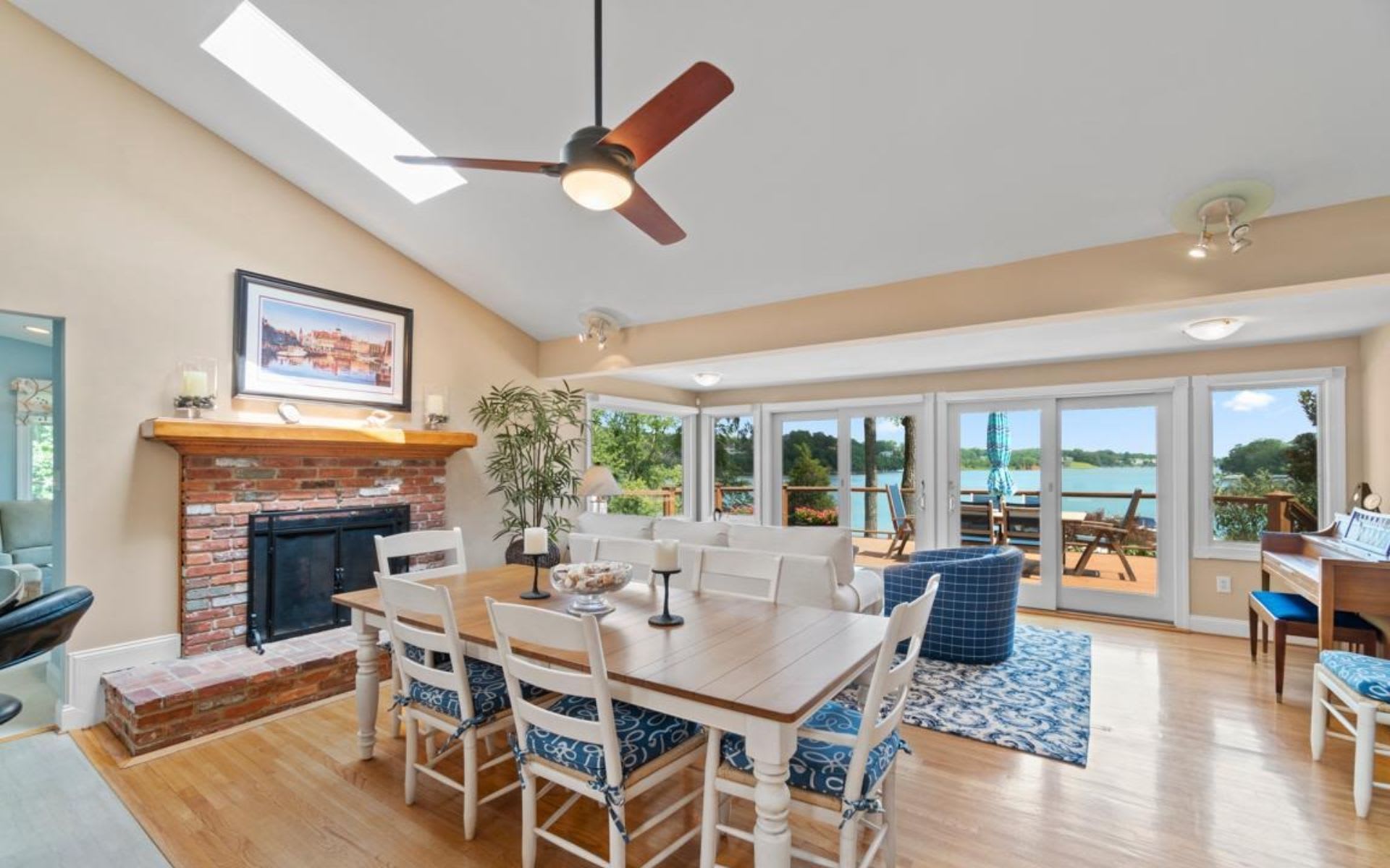 2700 Pinecrest Dr